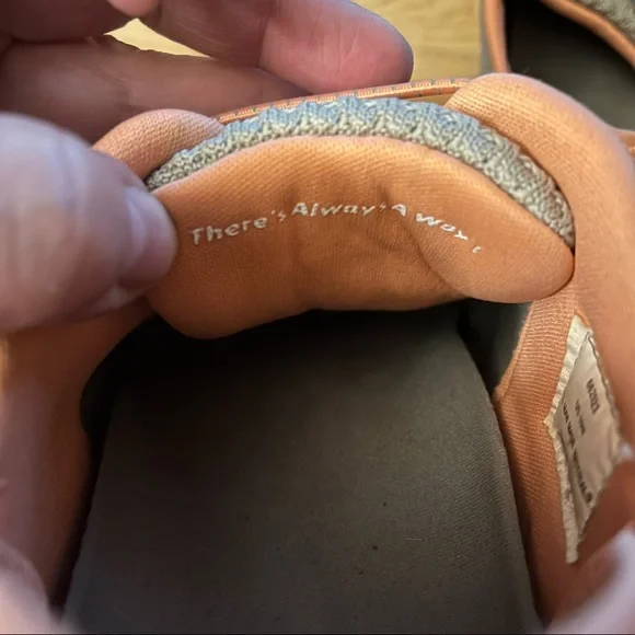 WOMEN’S SIZE 10 TONY LITTLE CHEEKS TAN PEACH KNIT SLIP-ON TRAINERS - Picture 6 of 9